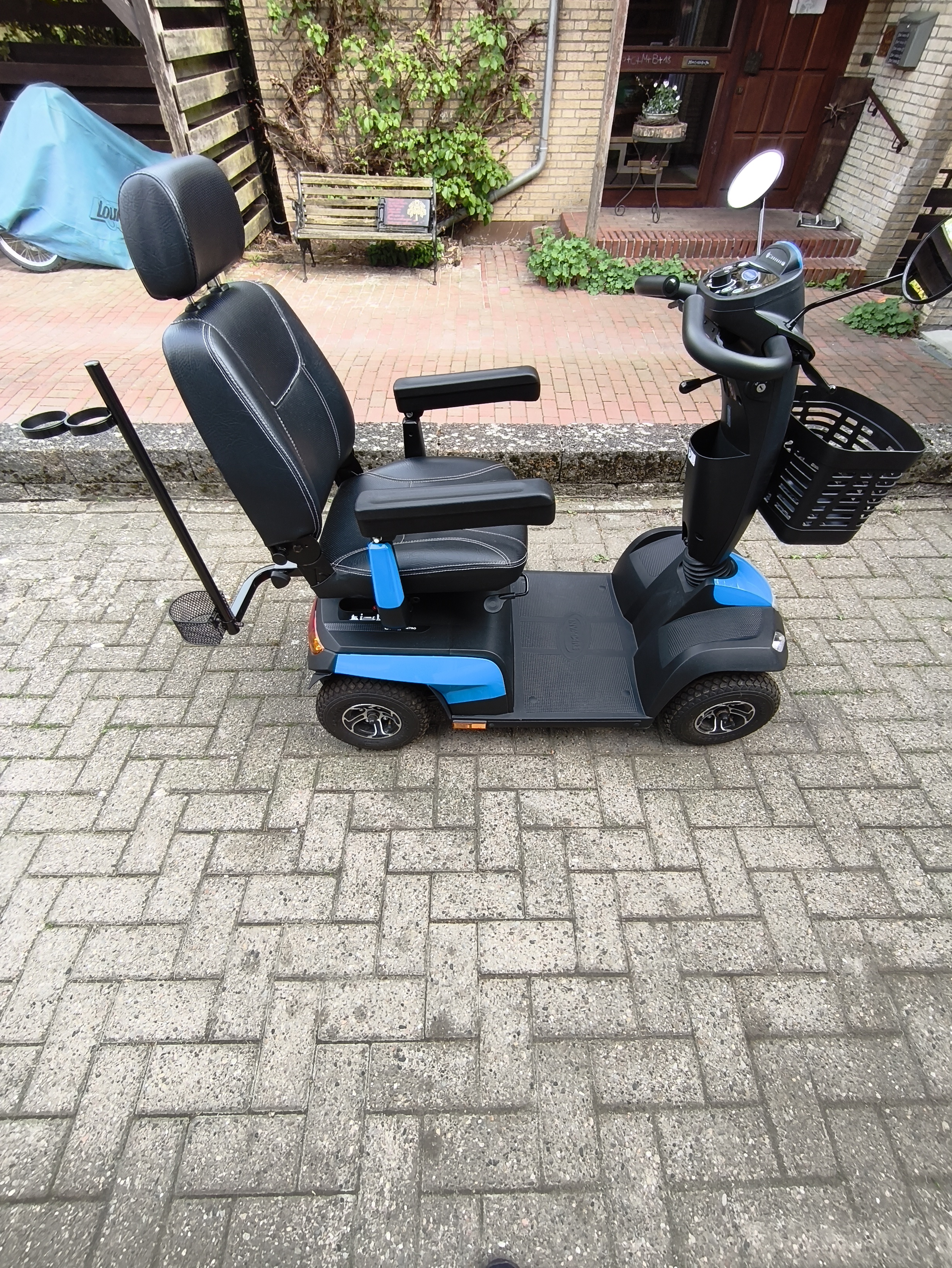 Invarcare Orion Metro  Invacare Orion Metro  neuwertig Bild 4